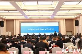 东契奇这招怎么防啊，太费膝盖了